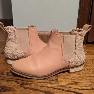 TOMS Ella Chelsea Leather Boots (Size 6W)